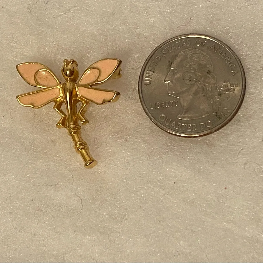 TRIFARI BROOCH PIN DRAGONFLY PALE PINK ENAMEL GOLD PLATE VINTAGE 1950s SIGNED